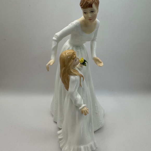 Royal Doulton Figurine Just for You HN3355 Vintage Royal Doulton Mother Daughter - Picture 4 of 8